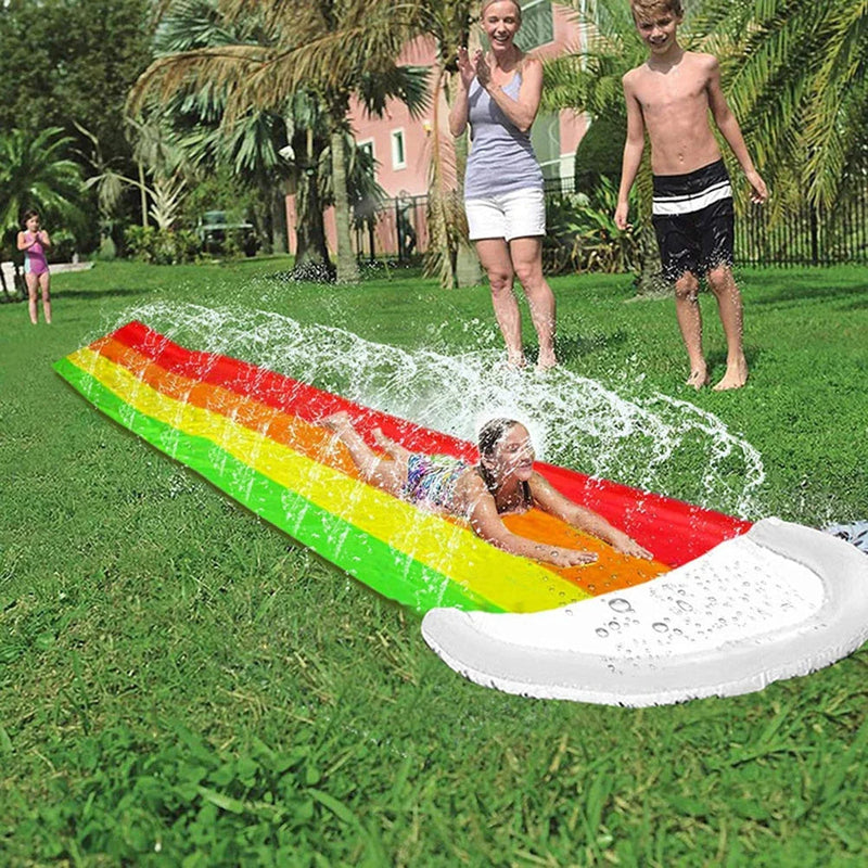 Escorregador com Jato de Água – Diversão Refrescante para os Dias de Calor!